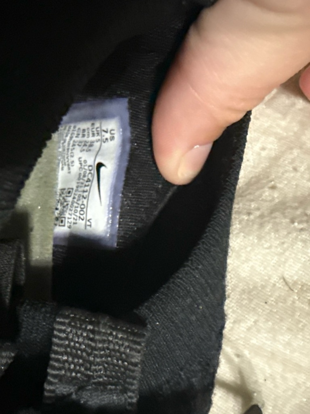 Nike Vapormax Sneakers Black and White - Picture 4 of 4